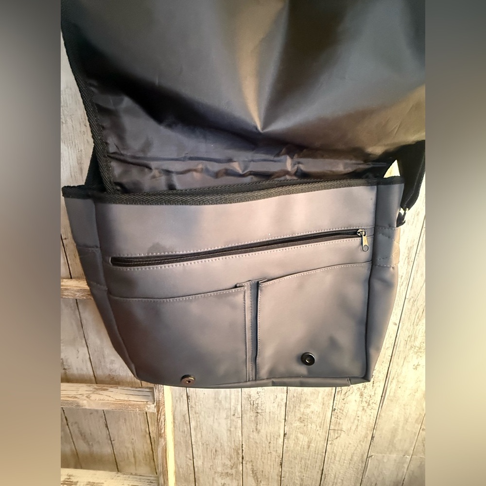 The Metropolitan Museum of Art Messenger Bag Gray Renaissance M Dot - Picture 3 of 9
